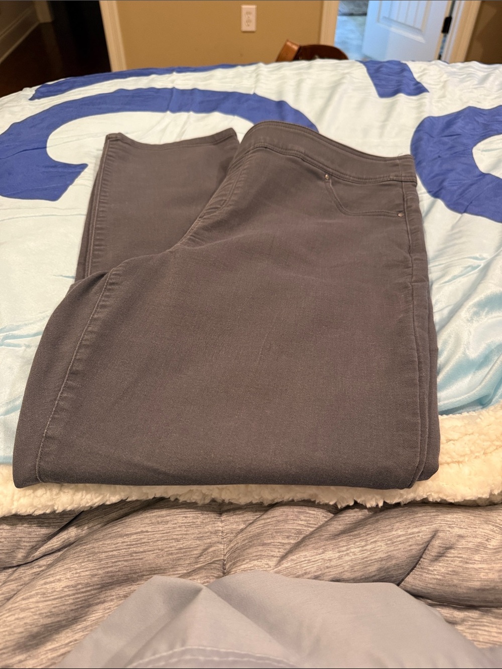 Kim Rogers tummy control Gray pull on stretch Pants w/pockets. 16A straight leg
